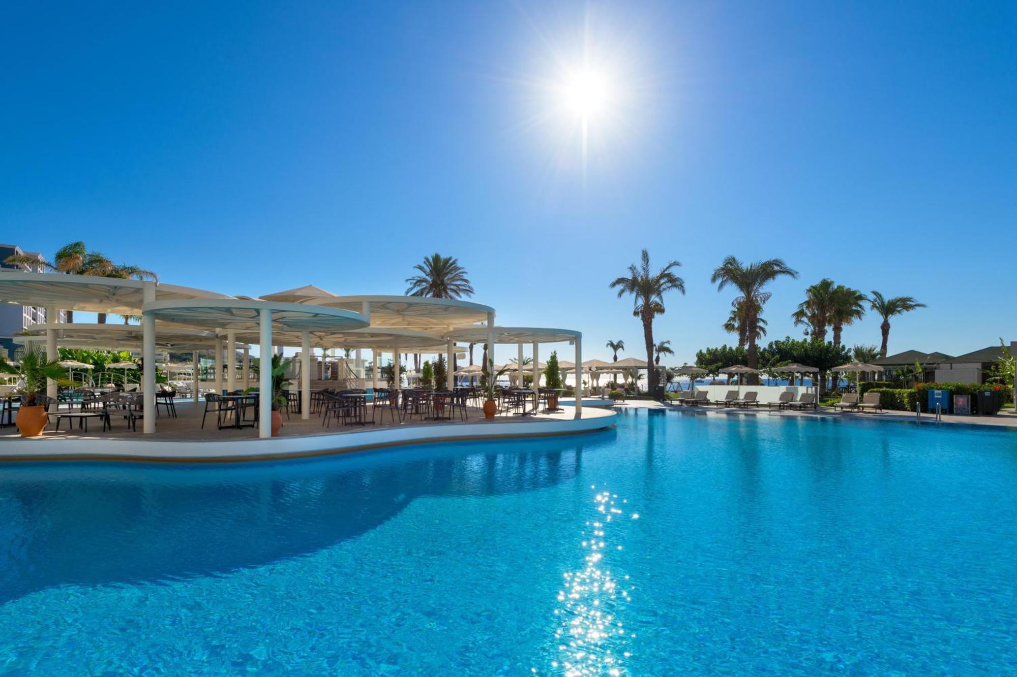 ホテル ロドス パラディウム レジャー ＆ ウェルネス Kallithéa エクステリア 写真 The swimming pool at the hotel