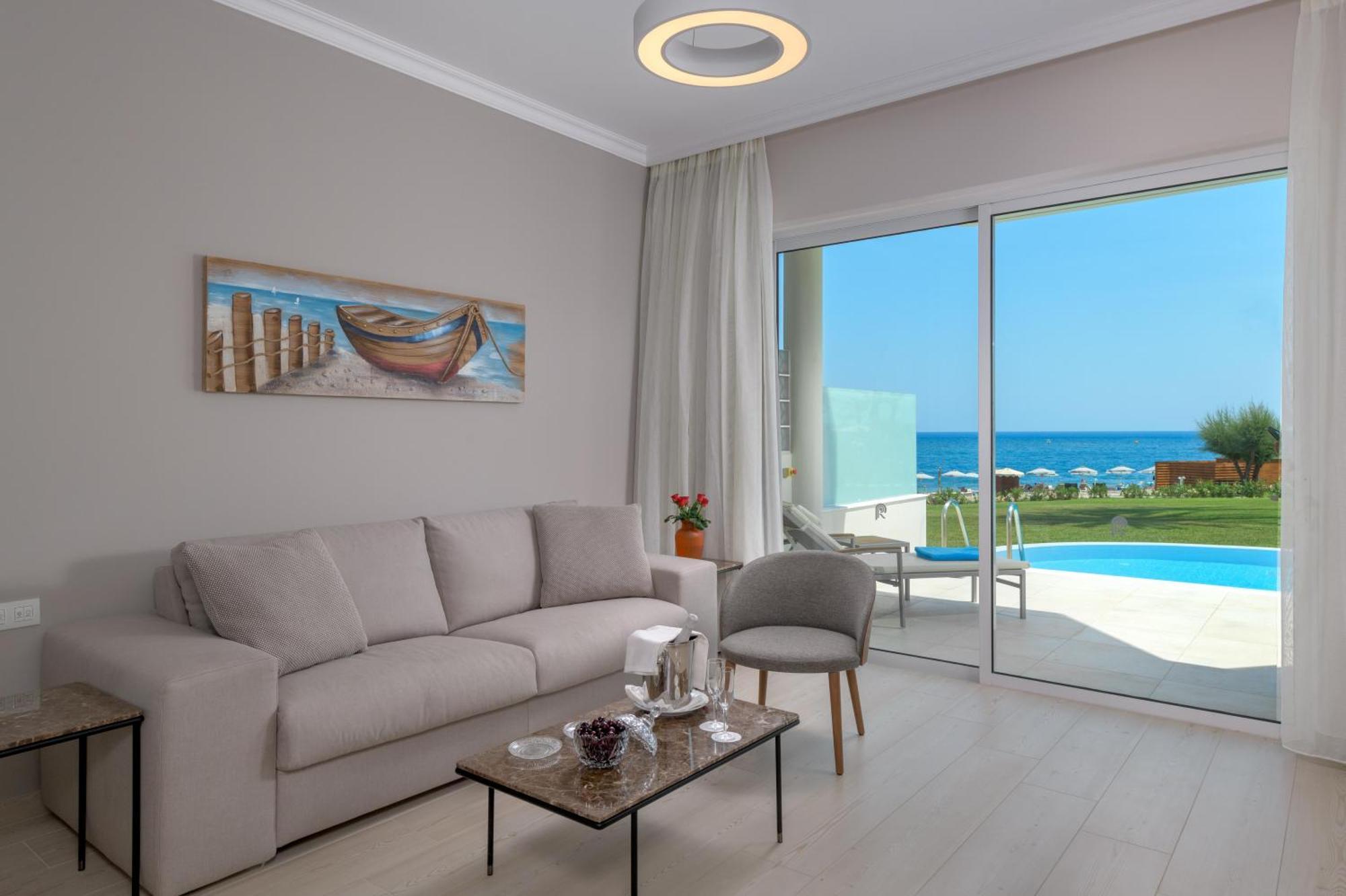 ホテル ロドス パラディウム レジャー ＆ ウェルネス Kallithéa エクステリア 写真 A living room with a view of the sea