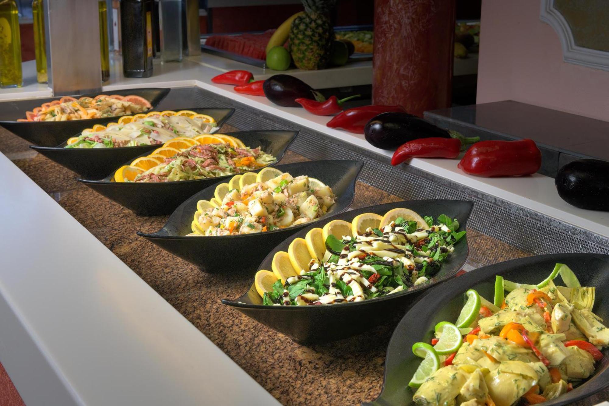 ホテル ロドス パラディウム レジャー ＆ ウェルネス Kallithéa エクステリア 写真 A salad bar